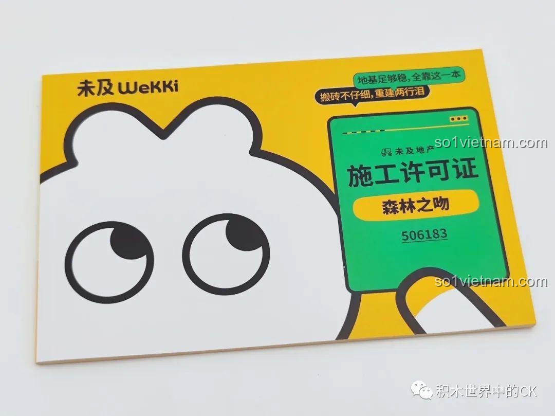 Chi tiết cảnh hoàng tử bên cạnh nàng Bạch Tuyết đang ngủ trong rừng, xung quanh là các con vật đáng yêu của đồ chơi mô hình Wekki.