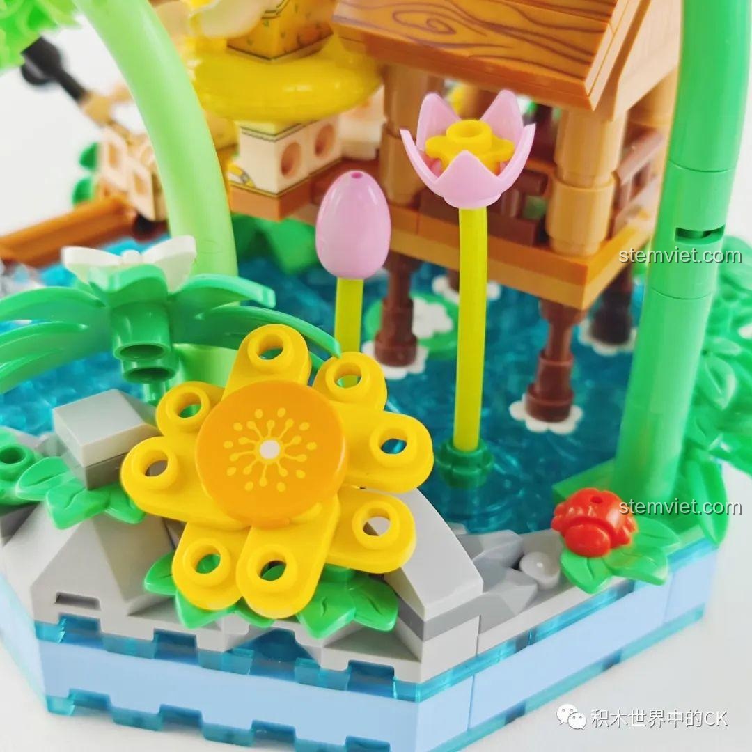 Chi tiết bông hoa lớn màu hồng được lắp ghép từ nhiều mảnh trong bộ Wekki mùa xuân.