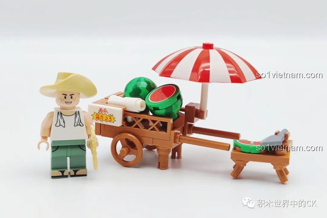 Mô hình đồ chơi lắp ráp Wekki 516852A Xe Đẩy Bán Dưa Hấu hoàn chỉnh cùng minifigure người bán dưa hấu, ô che nắng và dưa hấu.