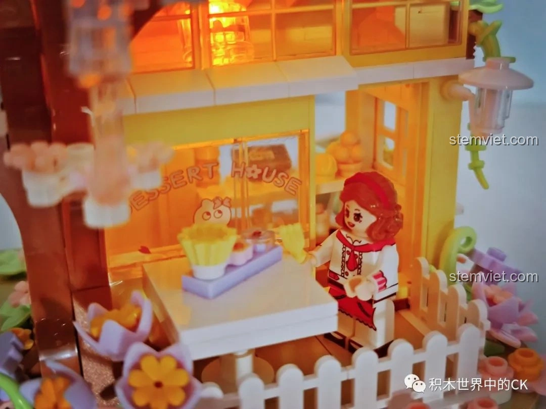 Hộp sách mô hình Nàng Tiên Cá của Wekki, có hiệu ứng đèn chiếu sáng màu xanh dương.