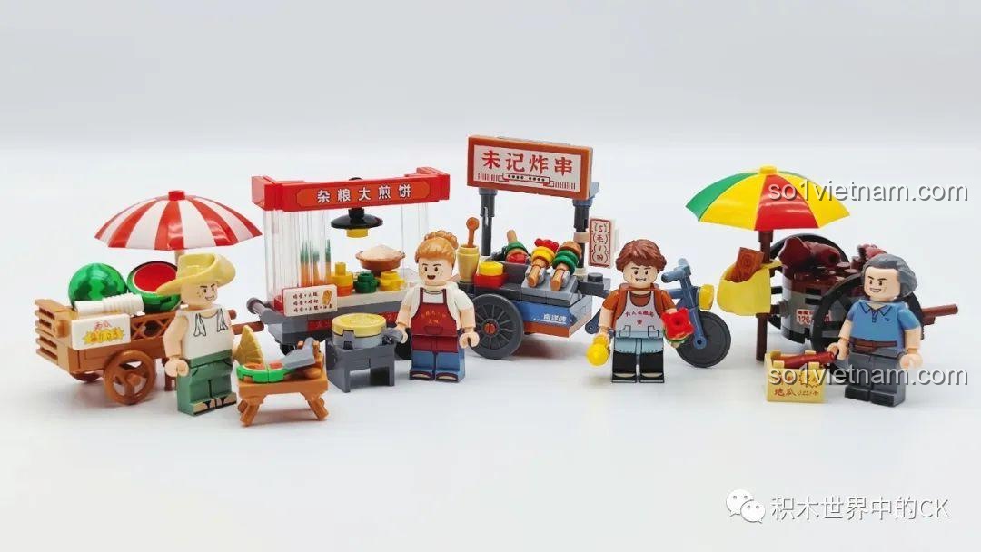 Toàn cảnh 4 mô hình đồ chơi lắp ráp Wekki Quầy Ăn Vặt Đường Phố 80s-90s đã lắp ráp, tạo thành một khu phố nhỏ sống động.