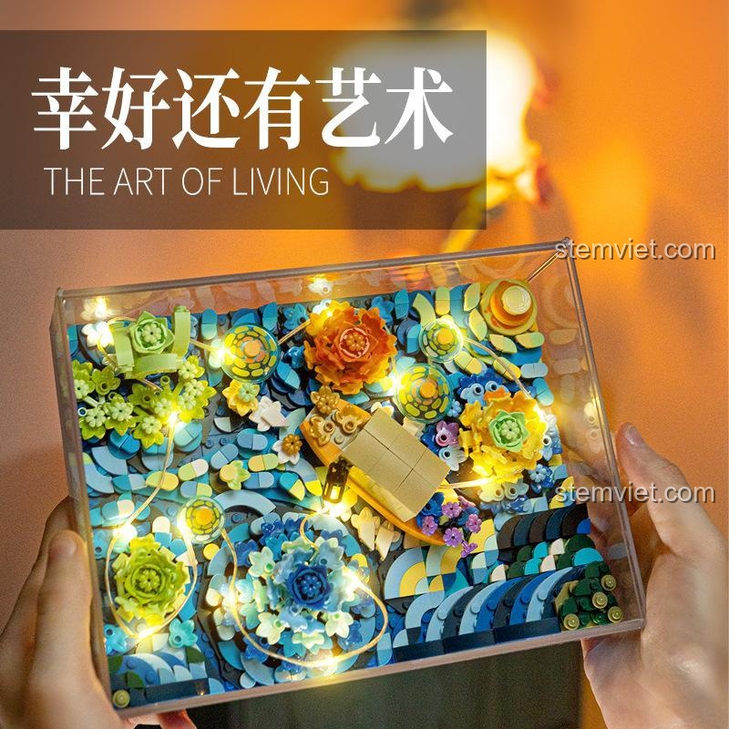 Người dùng cầm trên tay tranh 3D Mô hình 3D Đêm Đầy Sao 3101 để thể hiện kích thước thực tế.