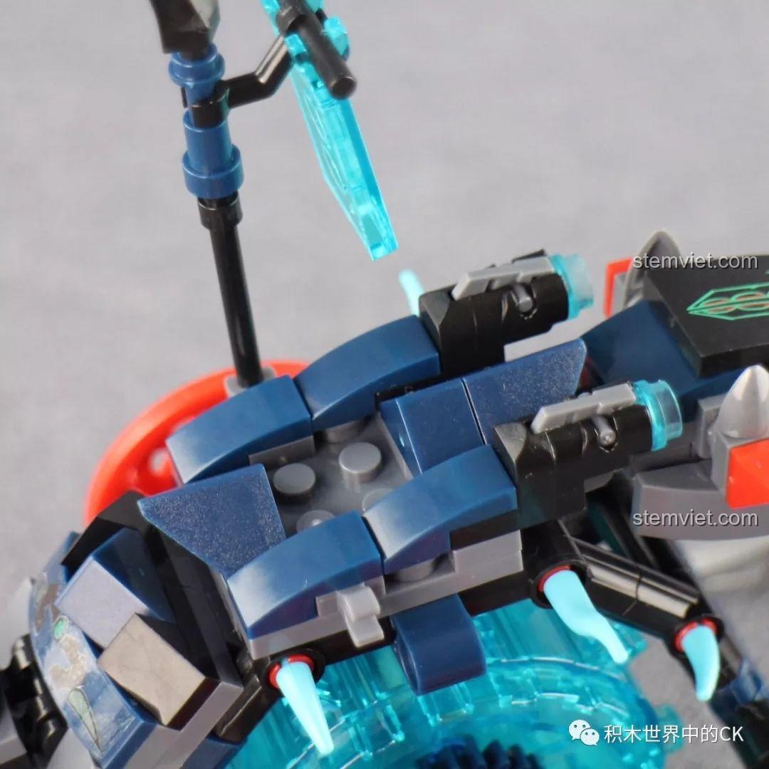 Chi tiết phần đầu xe được trang trí bằng sticker độc đáo.