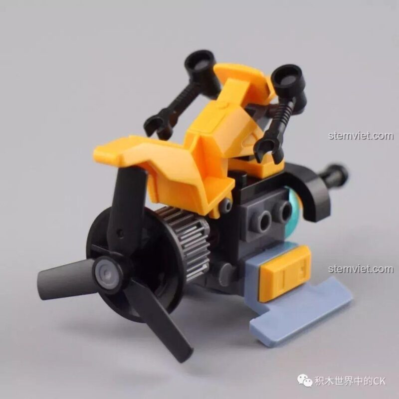 Mô hình tàu lượn nước mini với thiết kế độc đáo.