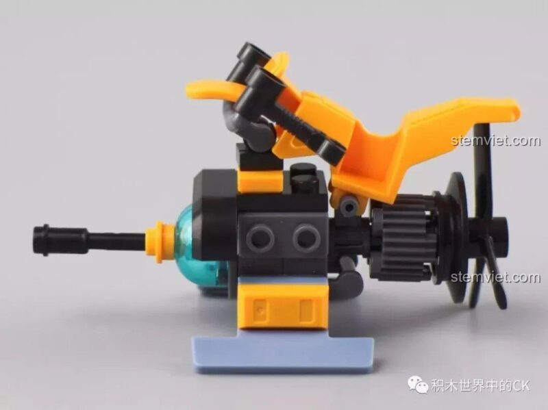 Góc nhìn khác của tàu lượn nước mini trong bộ Winner 5061.