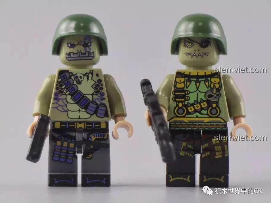 Hai minifigure lính cá sấu trong bộ xếp hình Winner 5063 với các họa tiết độc đáo.