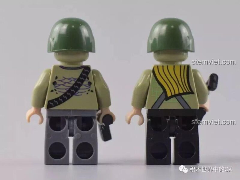 Mặt sau của hai minifigure lính cá sấu trong bộ Winner 5063.