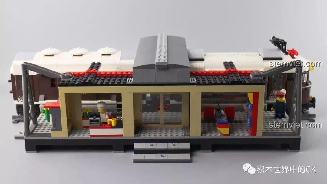 Cận cảnh tàu Winner 5090 Tàu Hỏa Thành Phố Cổ Điển Thụy Sĩ tại nhà ga, chi tiết hành khách.