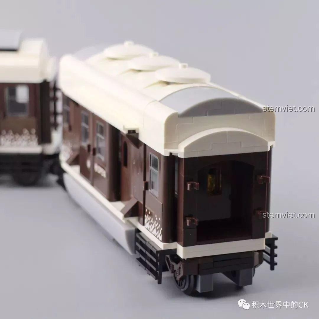 Phần đuôi tàu của bộ Winner 5090 Tàu Hỏa Thành Phố Cổ Điển Thụy Sĩ, với thiết kế khác biệt.