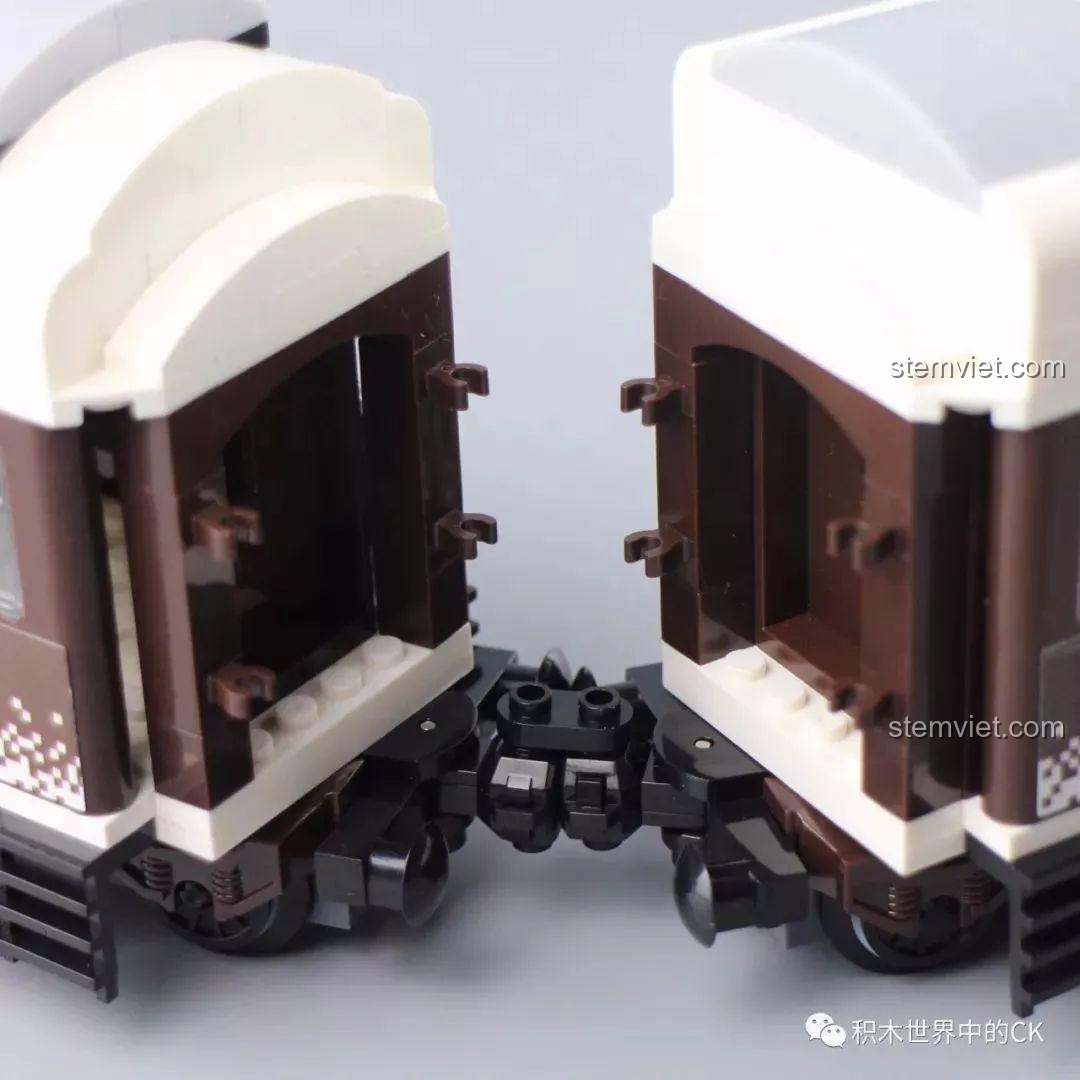 Cơ chế kết nối giữa hai toa tàu của bộ Winner 5090 Tàu Hỏa Thành Phố Cổ Điển Thụy Sĩ, có thêm mảnh ghép cố định.