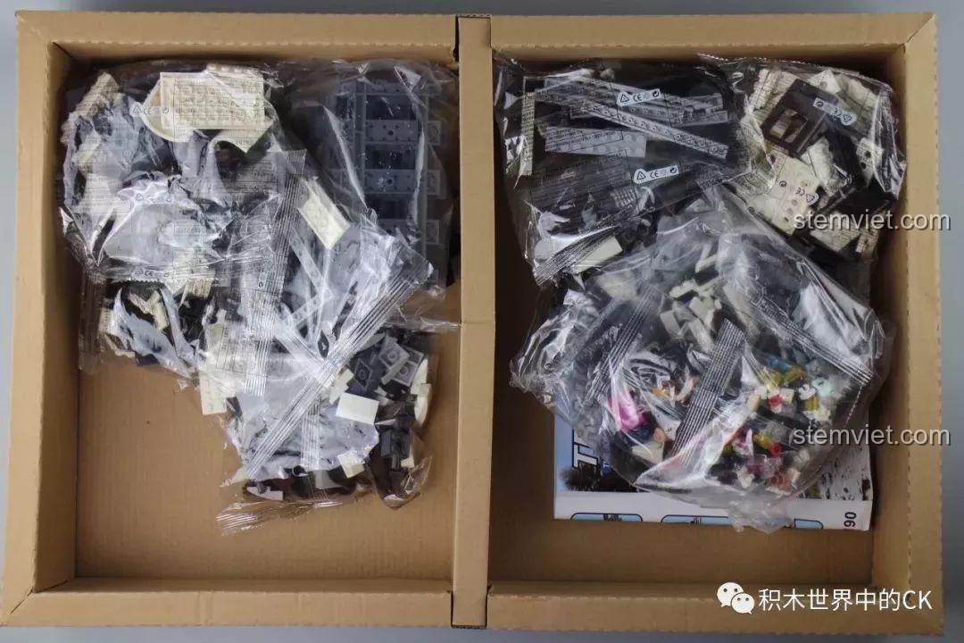 Các túi mảnh ghép của bộ lắp ghép Winner 5090 Tàu Hỏa Thành Phố Cổ Điển Thụy Sĩ bên trong hộp.