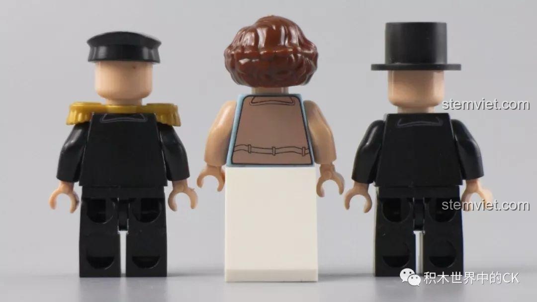Mặt sau của các minifigures trong bộ lắp ghép Winner 5091 Tàu Hỏa Hơi Nước, thể hiện chi tiết trang phục