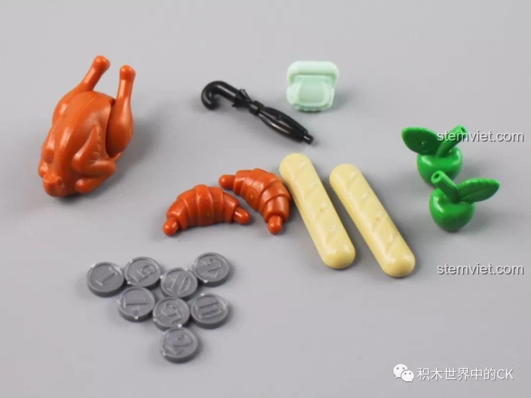 Các phụ kiện đi kèm bộ đồ chơi Winner 5091 Tàu Hỏa Hơi Nước Thành Phố, bao gồm thức ăn và ô