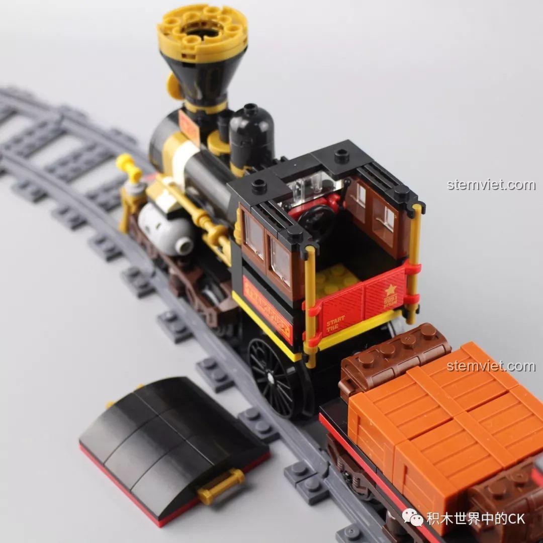 Toa chở hàng của bộ lắp ghép Winner 5091 Tàu Hỏa Hơi Nước, với các thùng hàng có thể mở ra