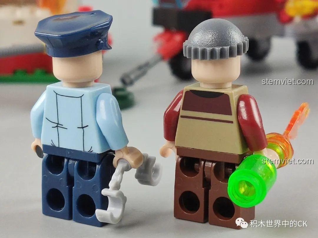Minifigure cảnh sát và người dân trong bộ đồ chơi Winner Fire Fighters 5112, đồ chơi lắp ráp đội cứu hỏa, chi tiết cao.
