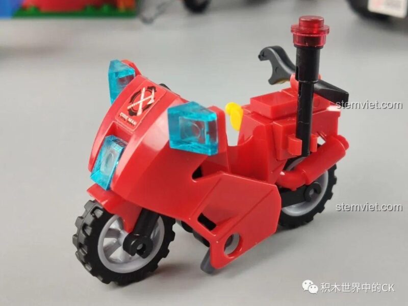 Mô hình xe mô tô cứu hỏa trong bộ đồ chơi Winner Fire Fighters 5112, đồ chơi lắp ráp xe cứu hỏa, với đèn và bình chữa cháy.
