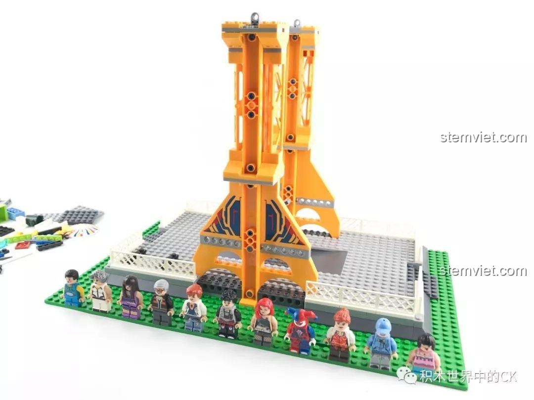 Hoàn thiện phần trụ đỡ và hàng rào trắng xung quanh khu vực Vòng Quay Mặt Trời.