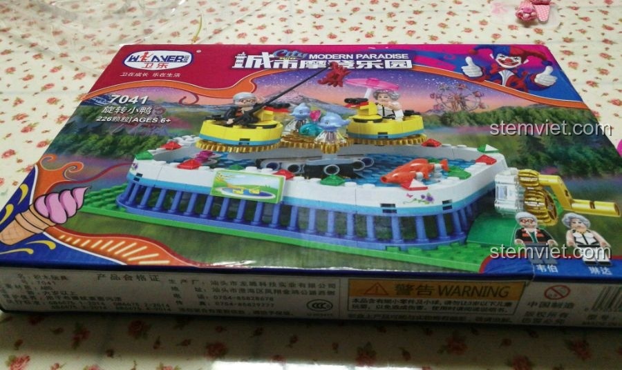 Cận cảnh hộp đồ chơi Winner 7041, làm nổi bật tên sản phẩm và số lượng mảnh ghép.