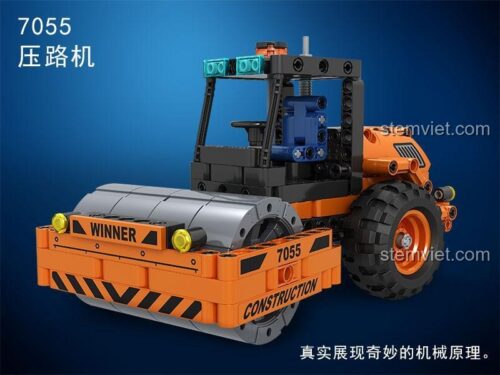 Mô hình Xe Lu Kỹ Thuật Winner 7055 sau khi lắp ráp hoàn chỉnh, nổi bật với màu cam và đen, tái hiện chân thực các nguyên lý cơ học.