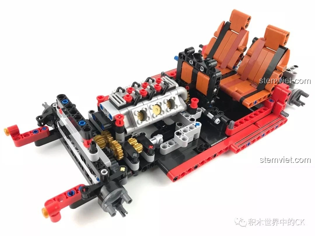 Ghế ngồi và động cơ đã được đặt lên khung xe của Winner 7062 Xe Mui Trần Cổ Điển, tạo nên khoang lái.