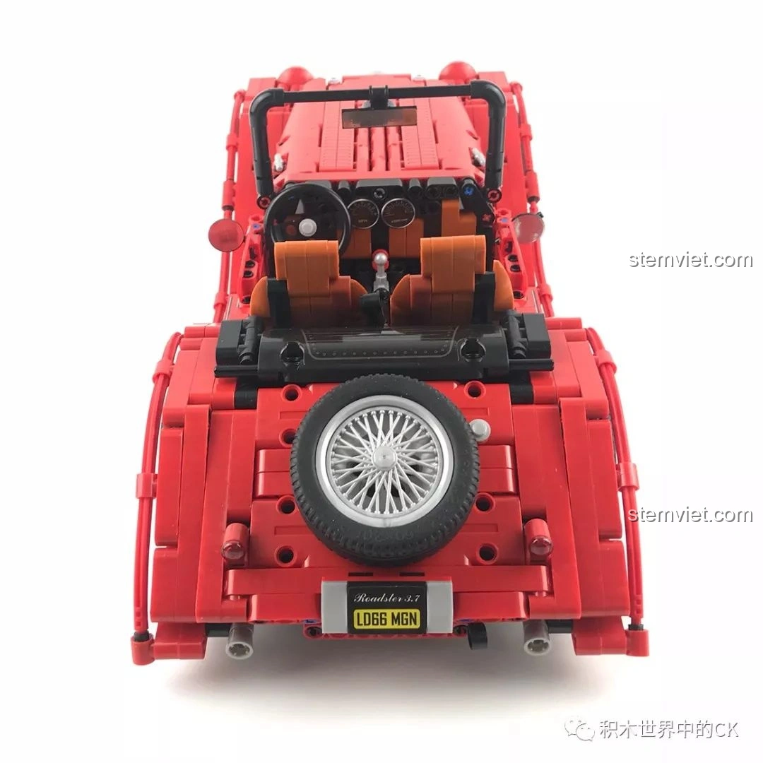 Cận cảnh gương chiếu hậu của Winner 7062 Xe Mui Trần Cổ Điển, sử dụng miếng dán bạc.