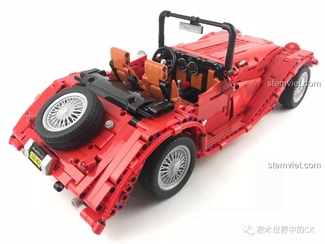 Hai cửa xe của Winner 7062 Xe Mui Trần Cổ Điển có thể mở ra, thể hiện tính năng tương tác của mô hình.