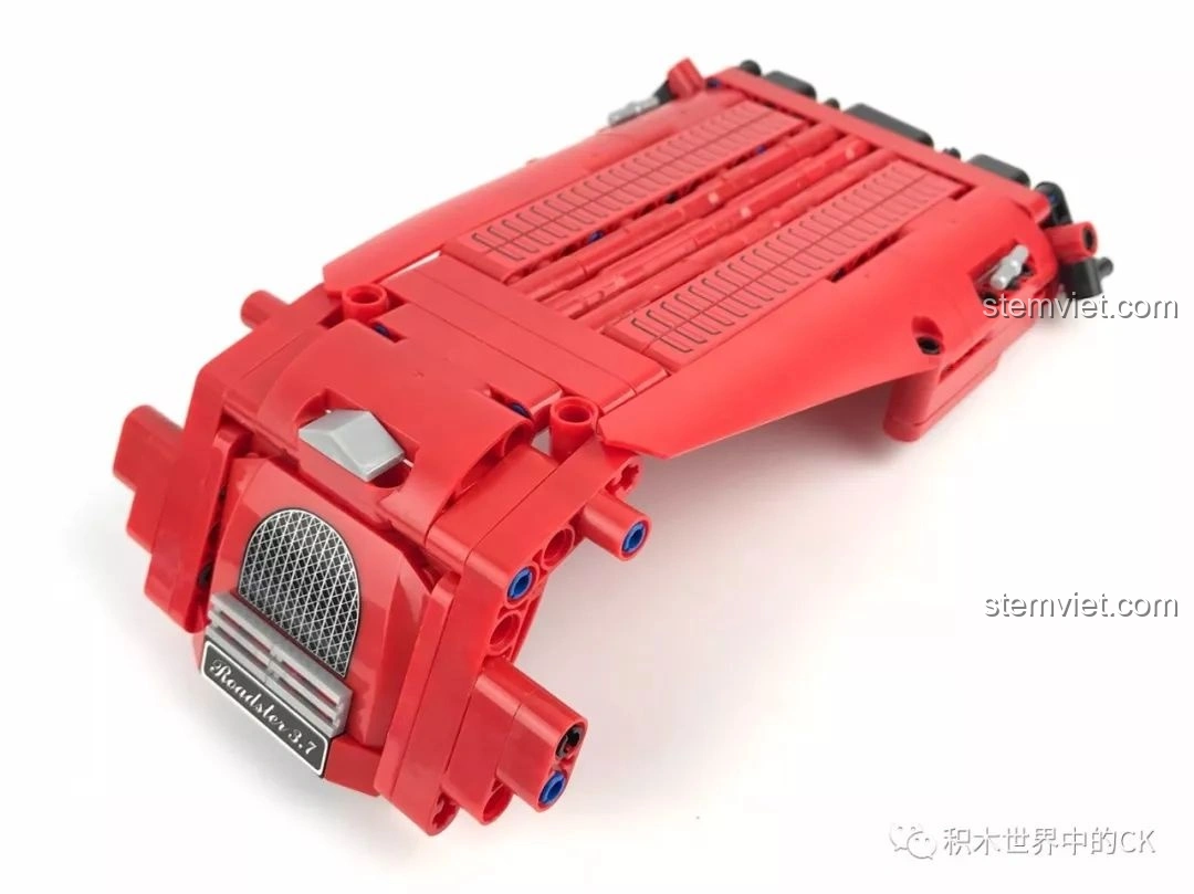 Cụm nắp capo trước của Winner 7062 Xe Mui Trần Cổ Điển, với lưới tản nhiệt và logo 