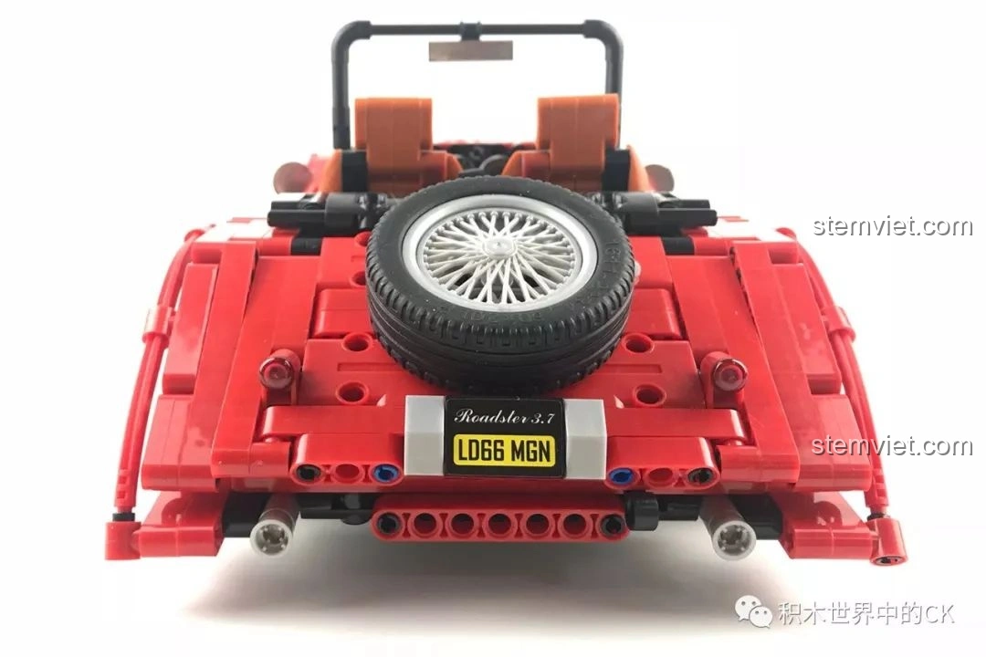 Toàn cảnh nội thất của Winner 7062 Xe Mui Trần Cổ Điển, với vô lăng, bảng điều khiển và ghế ngồi.