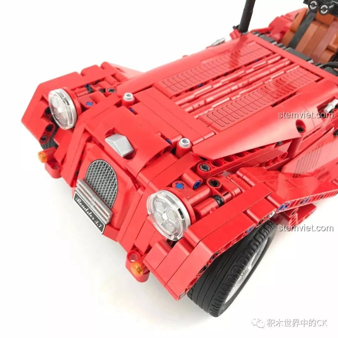 Mô hình hoàn chỉnh Winner 7062 Xe Mui Trần Cổ Điển nhìn từ trên xuống phía sau, tổng quan khoang lái và cốp.