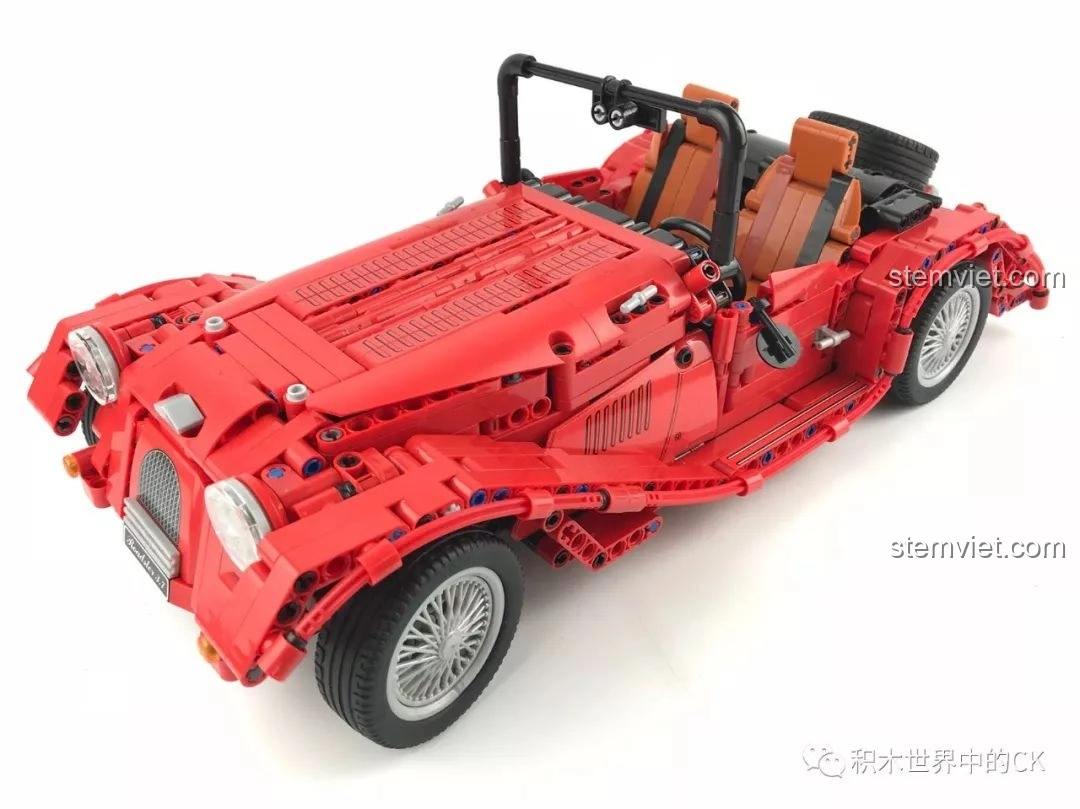 Mô hình hoàn chỉnh Winner 7062 Xe Mui Trần Cổ Điển nhìn từ trên xuống phía trước, tổng quan nắp capo và đèn.