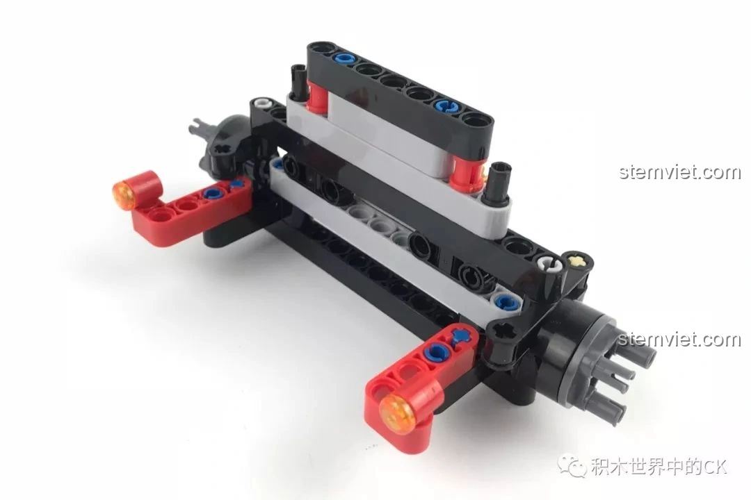 Cụm trục trước của Winner 7062 Xe Mui Trần Cổ Điển, với các chi tiết đèn và hệ thống lái.