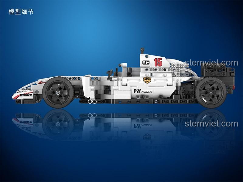 Chi tiết mô hình xe đua RC 7115 nhìn từ bên hông, thể hiện thiết kế khí động học và các chi tiết động cơ V8 Turbo. Đồ chơi lắp ráp cho bé trai.