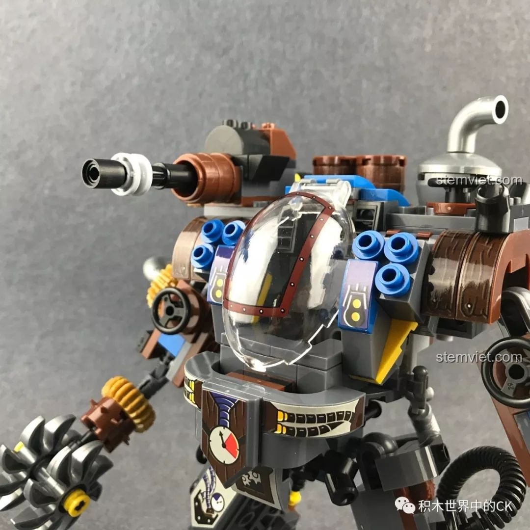 Buồng lái của robot mech Winner 8045 Vệ Sĩ Hộ Quốc Hơi Nước mở ra, tiện lợi cho việc đặt minifigure.