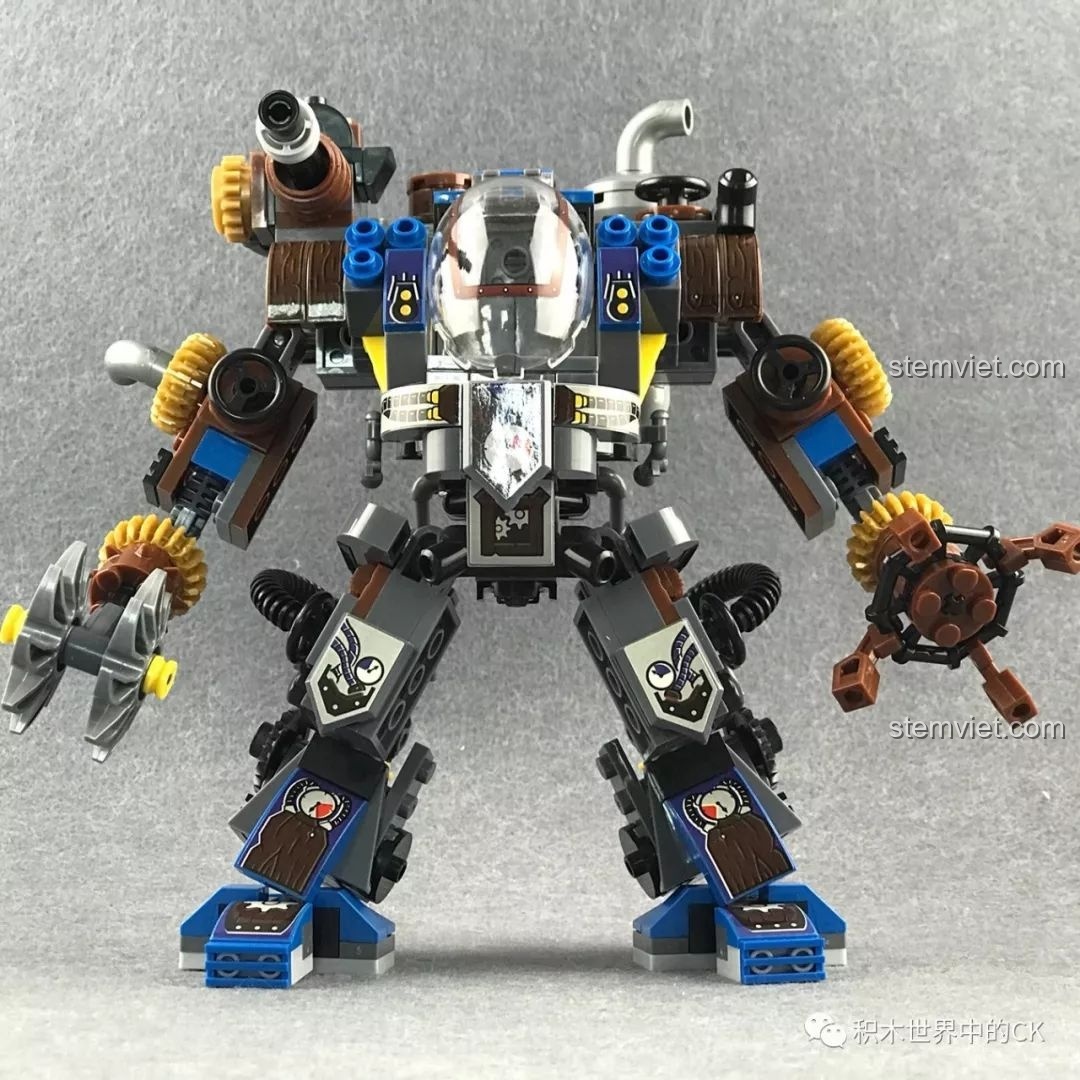 Mô hình robot mech Winner 8045 Vệ Sĩ Hộ Quốc Hơi Nước hoàn chỉnh từ góc hơi nghiêng, thể hiện sự cân đối.