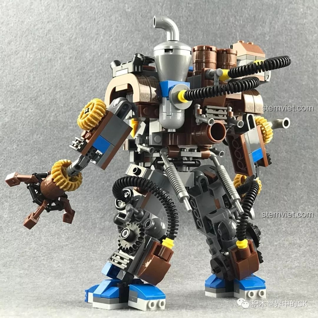 Mặt sau của mô hình robot mech Winner 8045 Vệ Sĩ Hộ Quốc Hơi Nước, với các chi tiết bình hơi nước và ống dẫn.