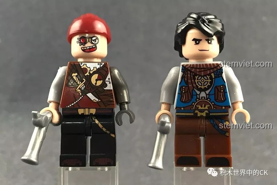 Hai nhân vật minifigures đi kèm bộ lắp ghép Winner 8045 Vệ Sĩ Hộ Quốc Hơi Nước, với trang phục phong cách steampunk.