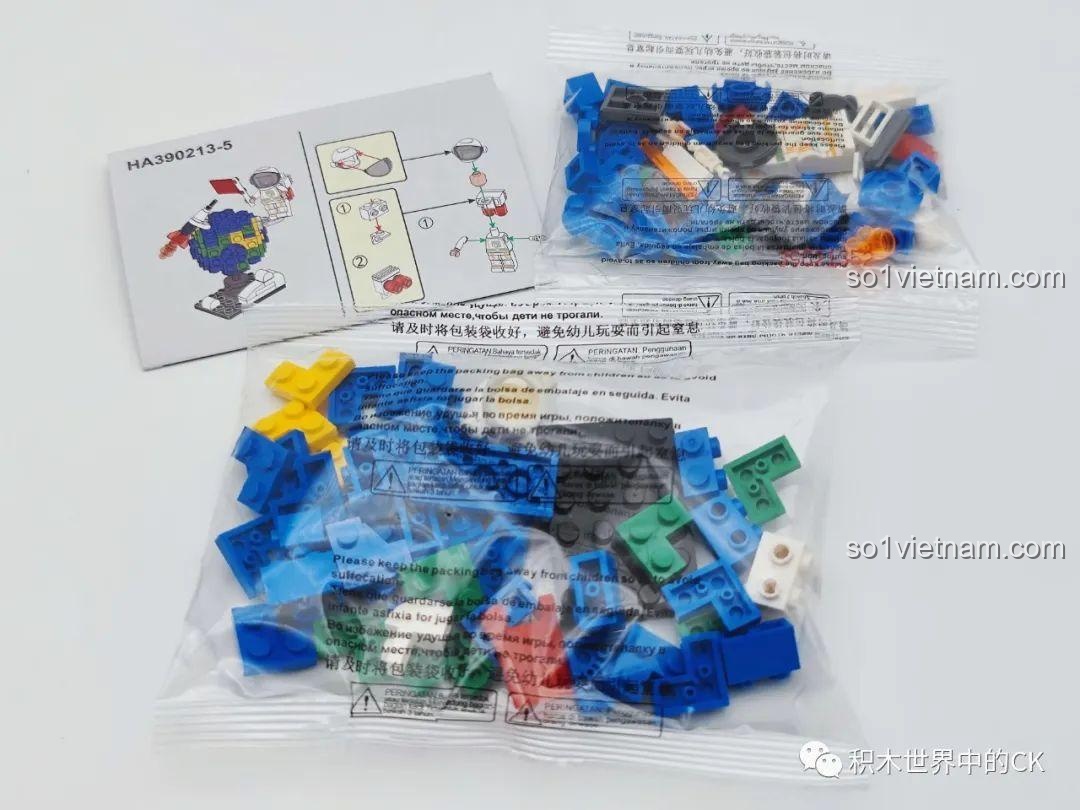 Bộ xếp hình Phi hành gia du hành vũ trụ 390213, cận cảnh phi hành gia vàng với biểu cảm vui vẻ, cho bé 6 tuổi, kích thích sáng tạo.