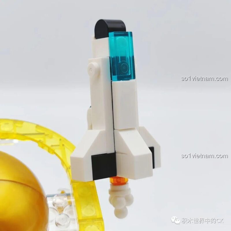 Bộ đồ chơi WISE BLOCK AULDEY HA390213, cận cảnh phi hành gia hồng với biểu cảm ngạc nhiên, phù hợp bé trai bé gái 6 tuổi, giá rẻ.