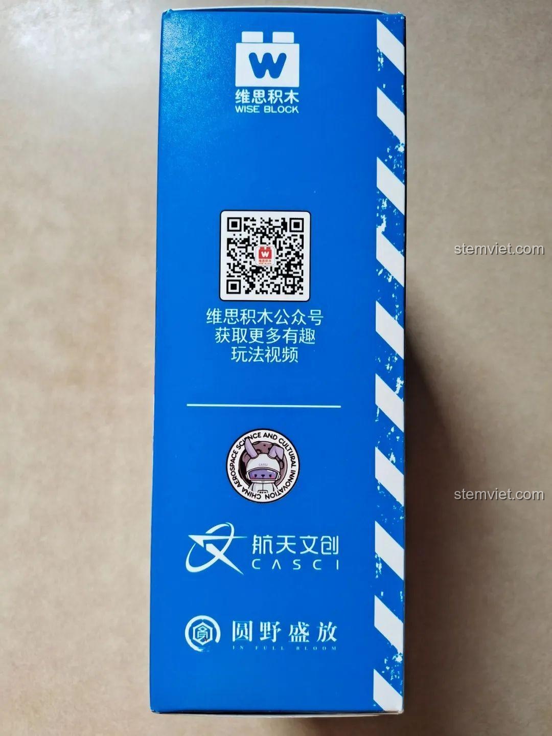 Cạnh bên hộp đồ chơi lắp ráp WISE BLOCK HA390206 với mã QR, giúp người mua tìm kiếm thêm thông tin.