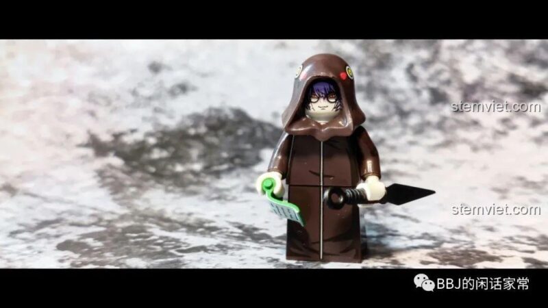 Ảnh review minifigure Yakushi Kabuto WM2109 trong bộ dạng trùm đầu bí ẩn.