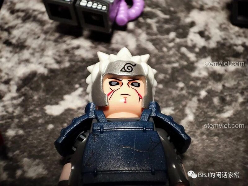 Ảnh review cận cảnh minifigure Hokage Đệ Nhị Senju Tobirama WM2110 với biểu cảm Uế Thổ Chuyển Sinh.
