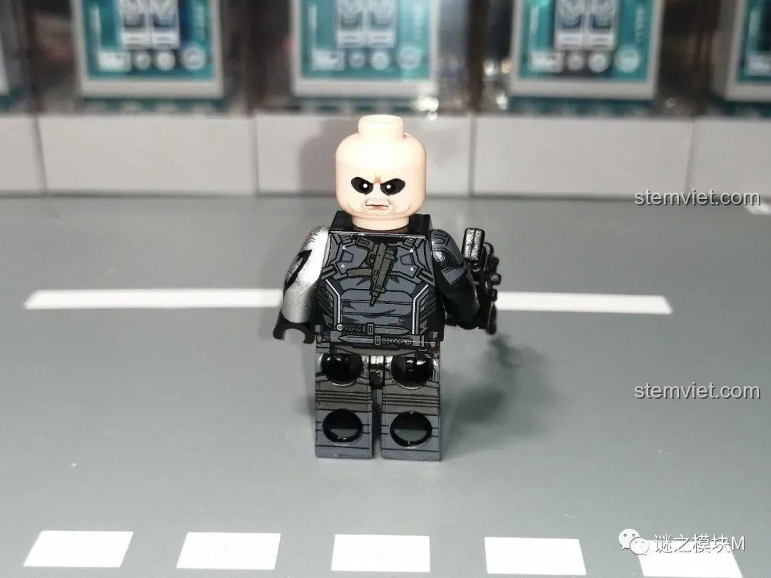 Khuôn mặt thay thế của minifigure Winter Soldier WM2165, không đeo mặt nạ.