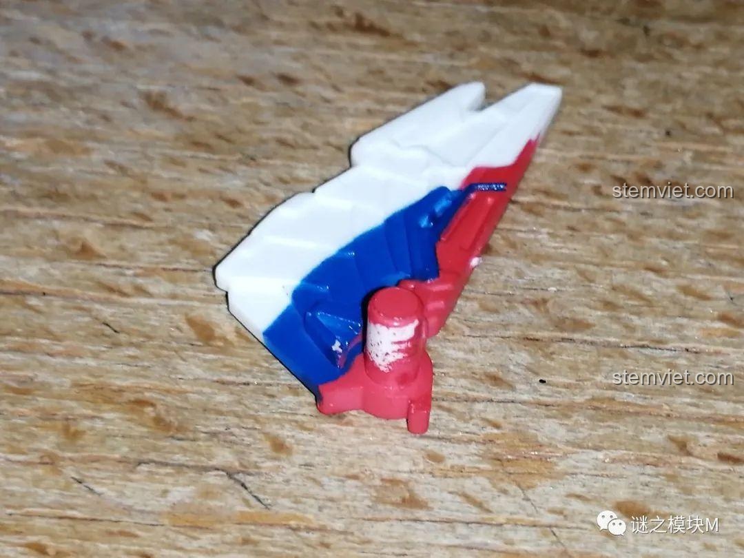 Mặt sau của minifigure WM2166 The Falcon không có cánh. WM Blocks WM2163.