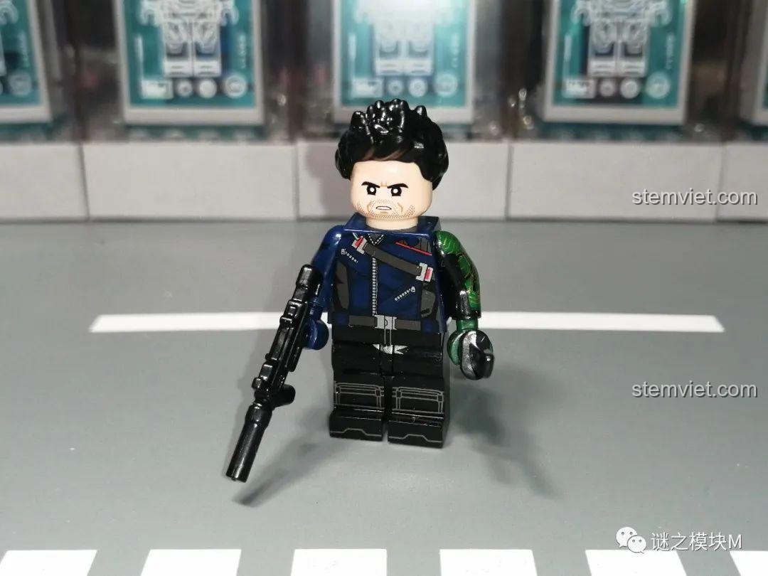 Ảnh chụp thực tế bộ 8 minifigure WM6117 The Falcon and the Winter Soldier. Bộ sưu tập nhân vật Chim Ưng và Chiến Binh Mùa Đông WM Blocks chất lượng cao.