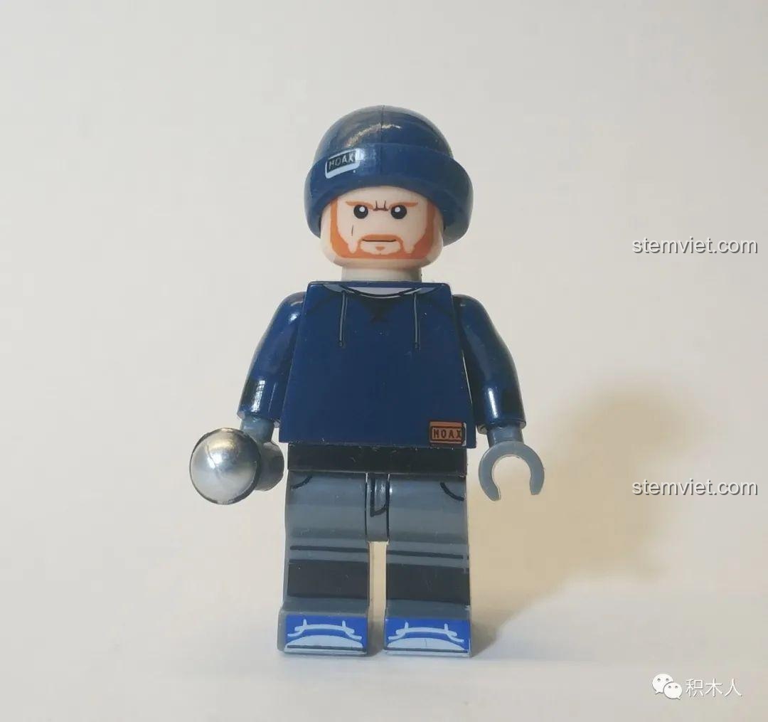 Minifigure Ed Sheeran WM990 áo caro đỏ, đồ chơi mô hình Ed Sheeran, chi tiết mặt trước, phù hợp bé trai 8 tuổi.