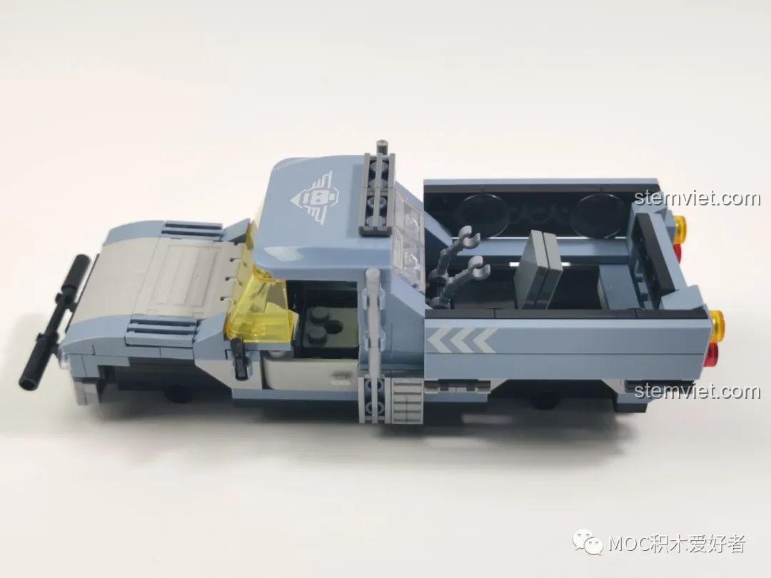 Chiếc xe bán tải quân sự WOMA C0193 gần hoàn thiện, với cabin và thùng xe đã được lắp ráp.