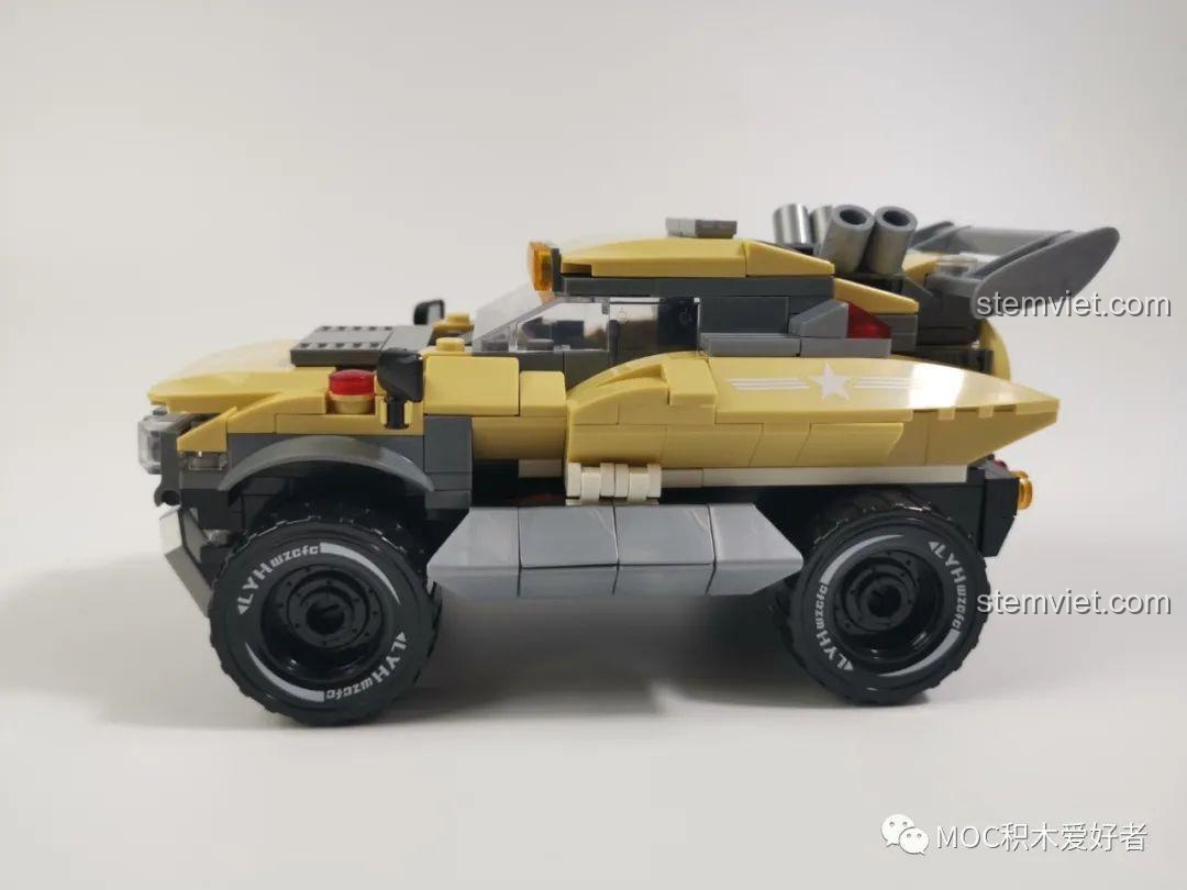 Góc nhìn nghiêng của chiếc xe cảnh sát tương lai WOMA C0193, thể hiện rõ các đường nét thiết kế và bánh xe.