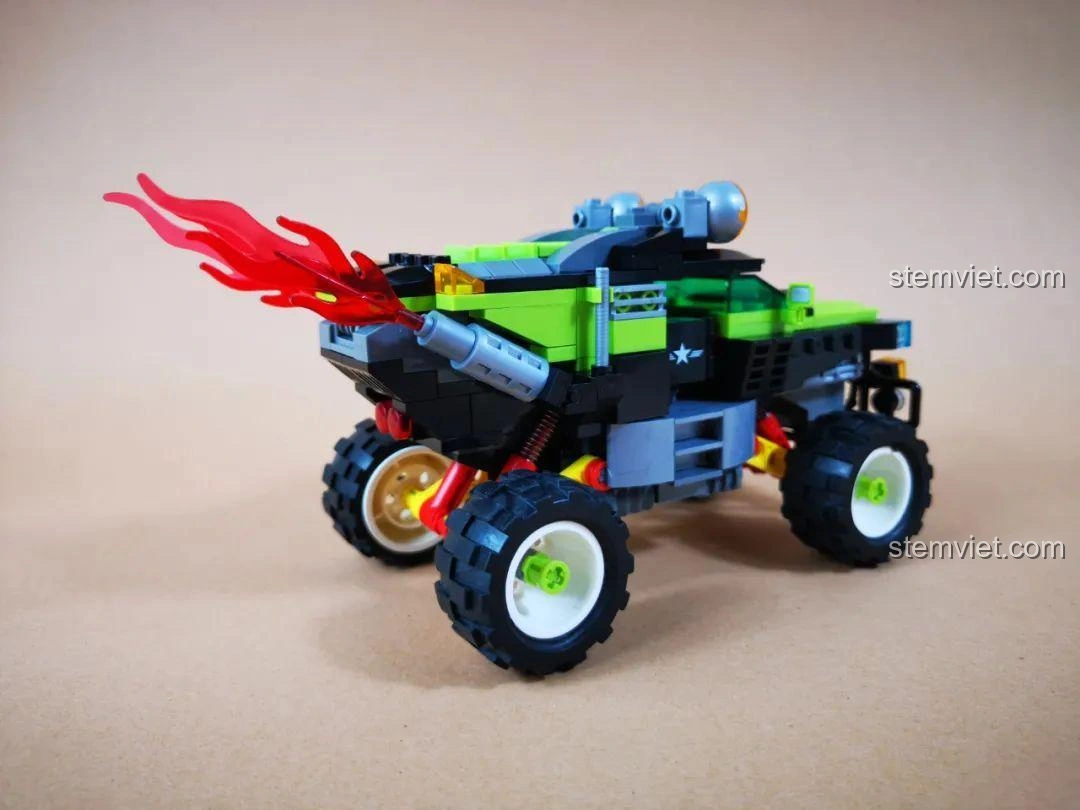 Xe Jeep Quân Sự WOMA C0195 với bệ phóng tên lửa phía sau, tăng cường hỏa lực.