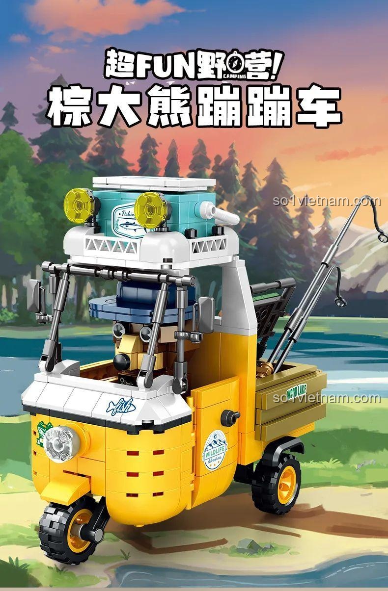 Mô hình xe ba bánh Gấu Nâu WOMA C0299 sau khi lắp ráp, chi tiết sắc nét, có gấu nâu minifigure, phụ kiện cắm trại, đồ chơi sáng tạo cho bé trai 6 tuổi