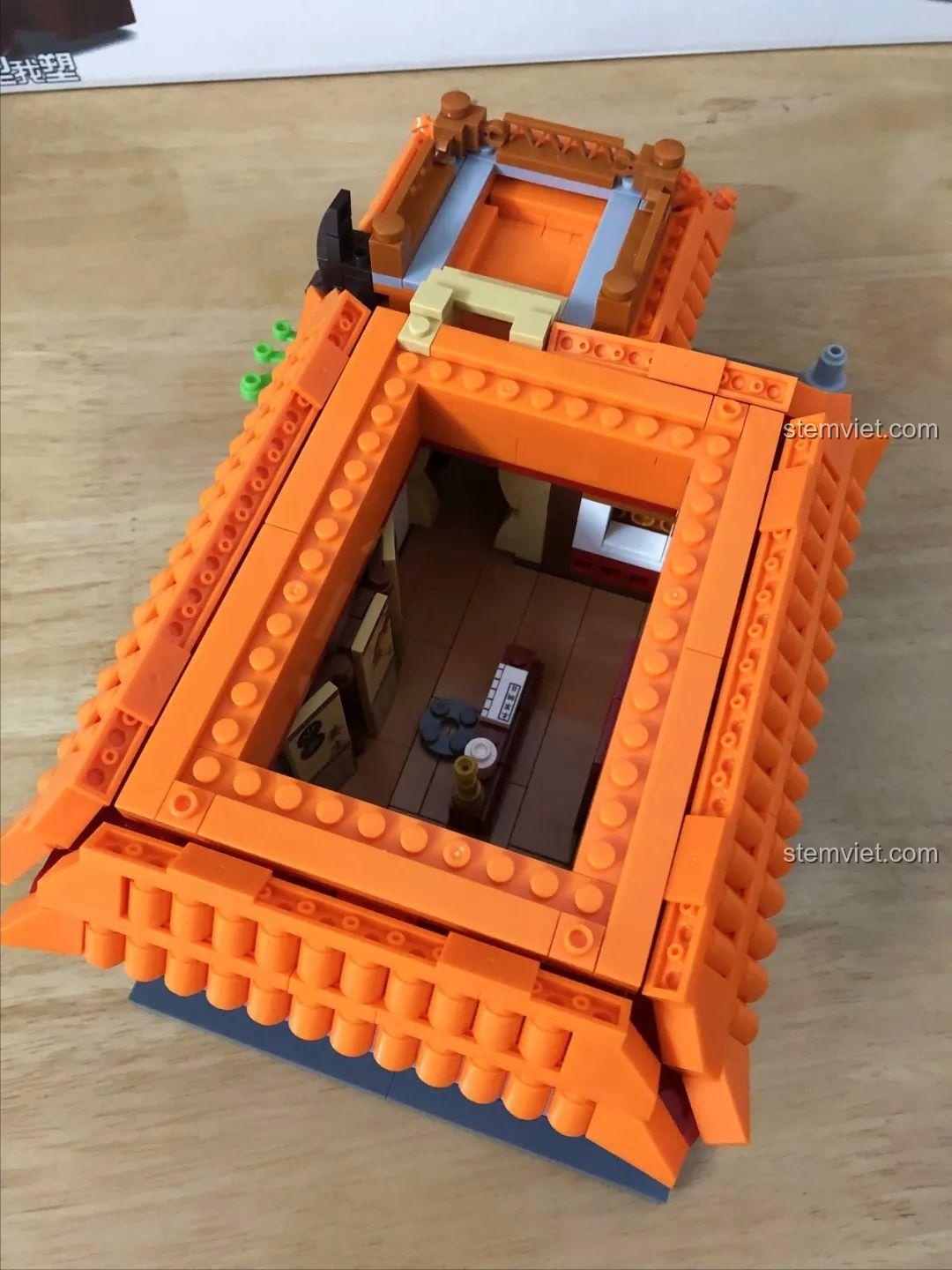 Mái ngói màu cam đặc trưng của bộ lắp ghép Hiệu thuốc Tế Thế Đường WOMA C0340.